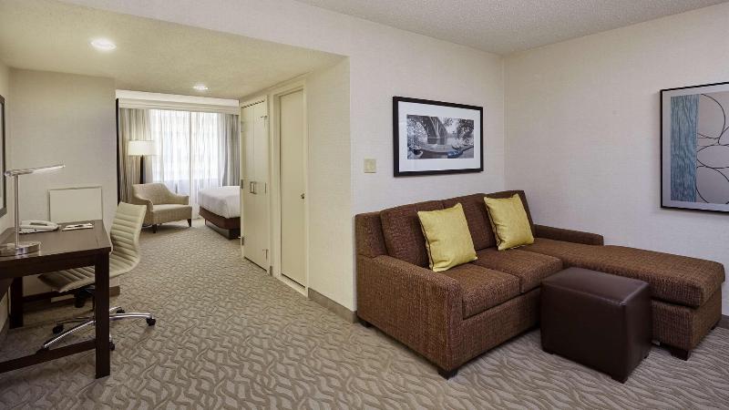 DoubleTree by Hilton Washington DC Crystal City - photo 81