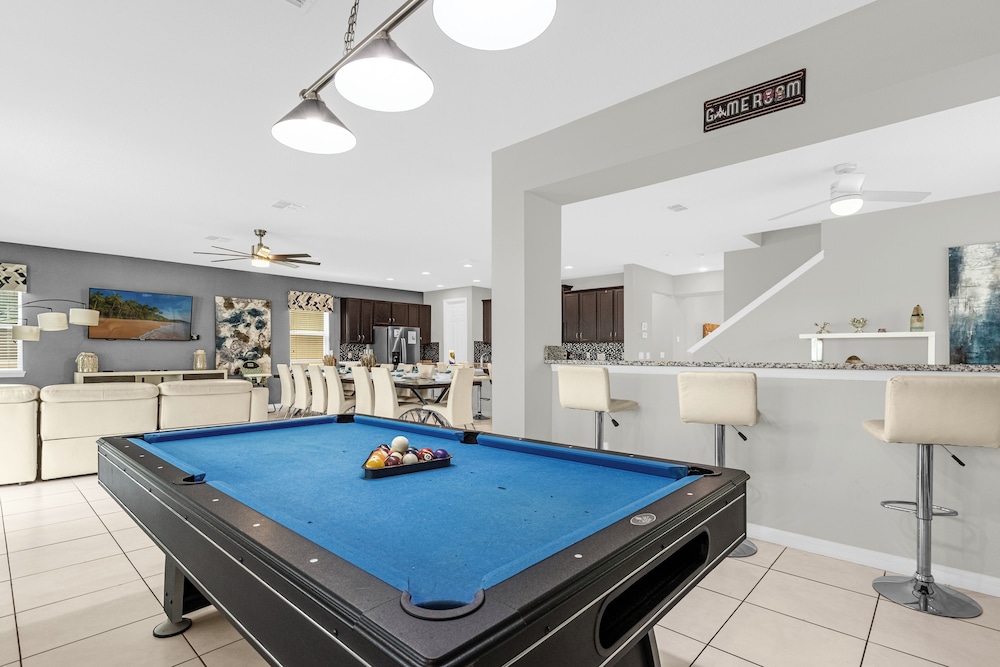 Stunning New 9BR Villa w Game Room Private Pool — 4-Star Luxury Hotel in Kissimmee, United States