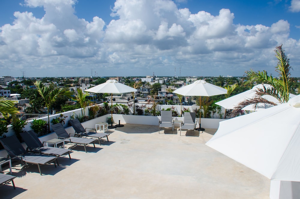 Rooftop pool