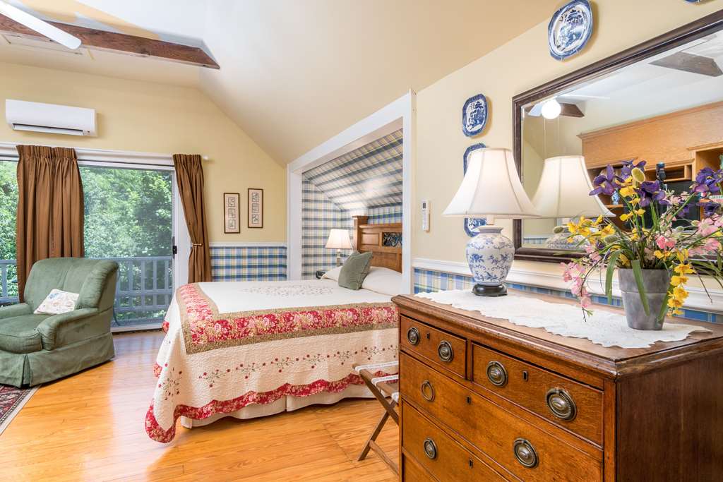 Highland Lake Inn Resort — Flat Rock