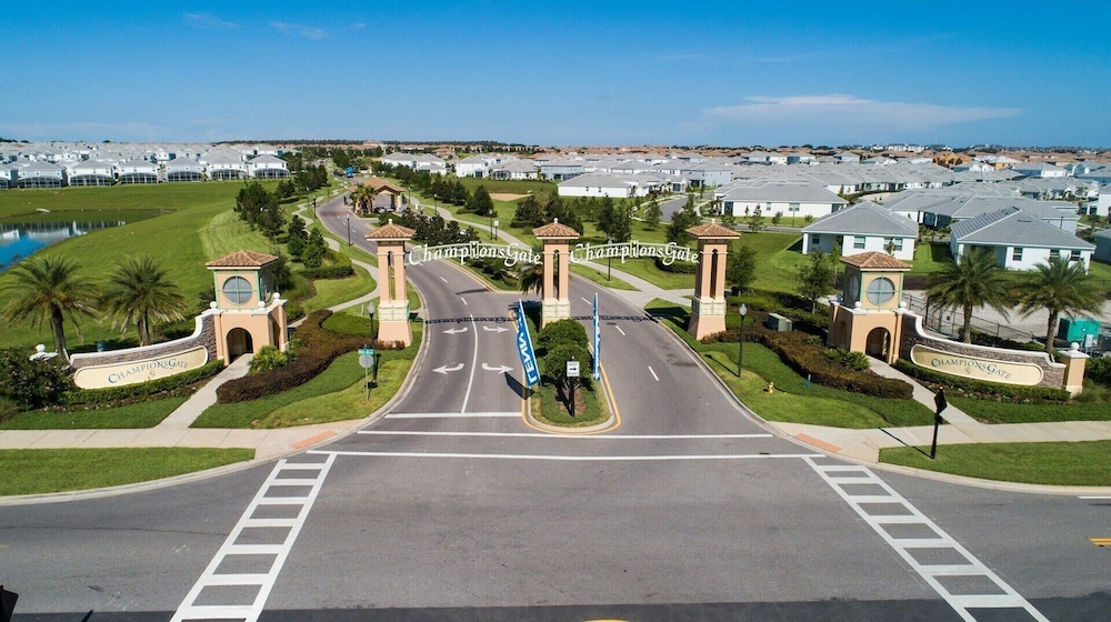 5BR Stylish Championsgatetownhome w Private Pool - photo 36