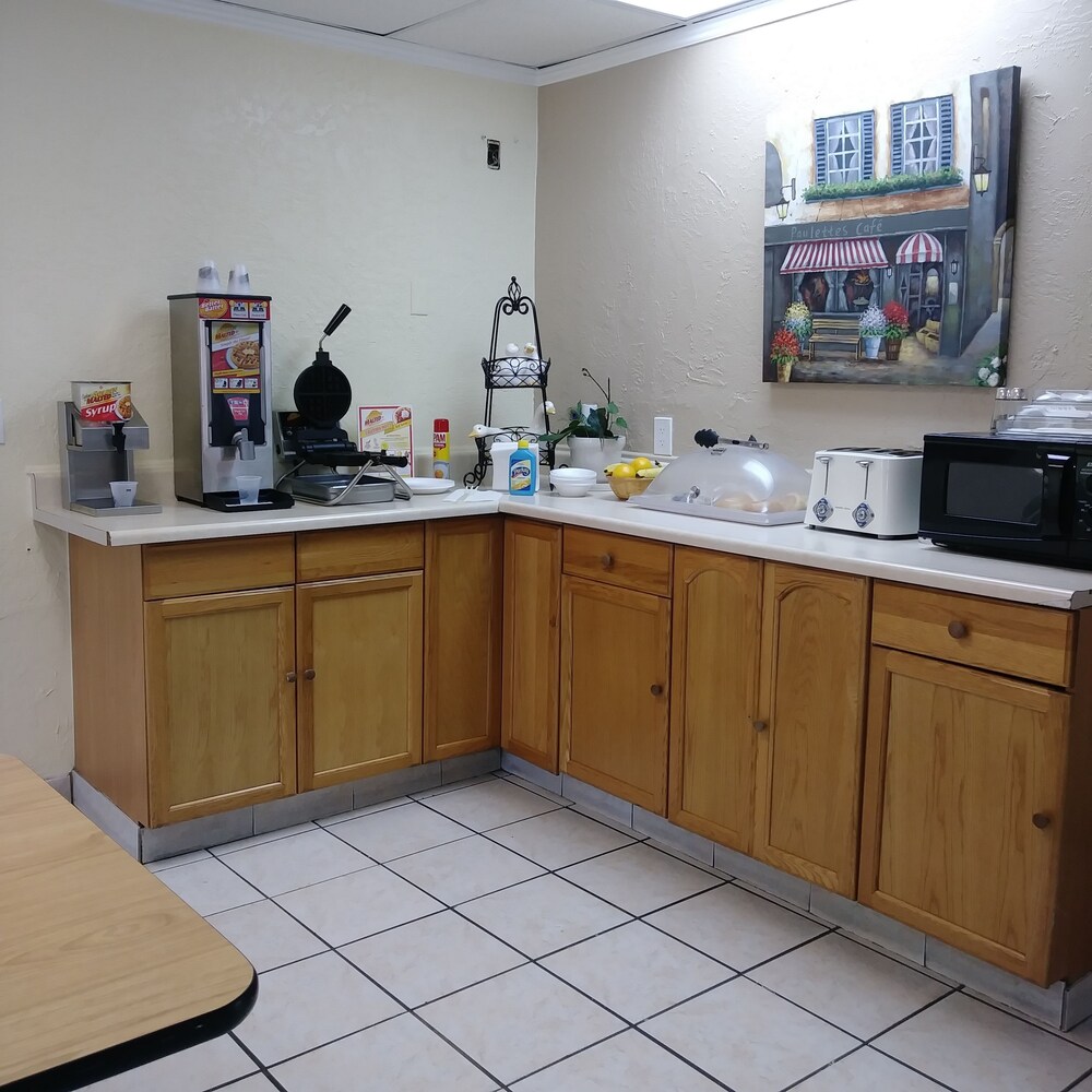Desert Inn - photo 30