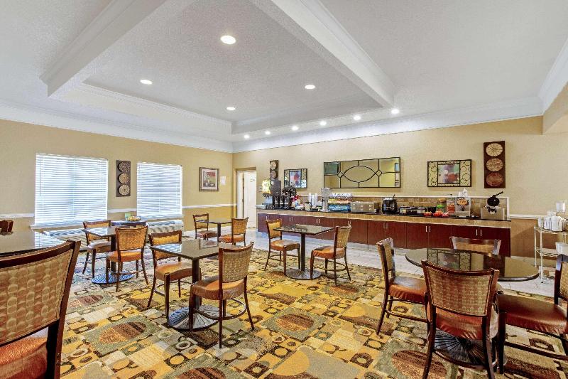La Quinta Inn & Suites by Wyndham Mobile Tillman's Corner - photo 39