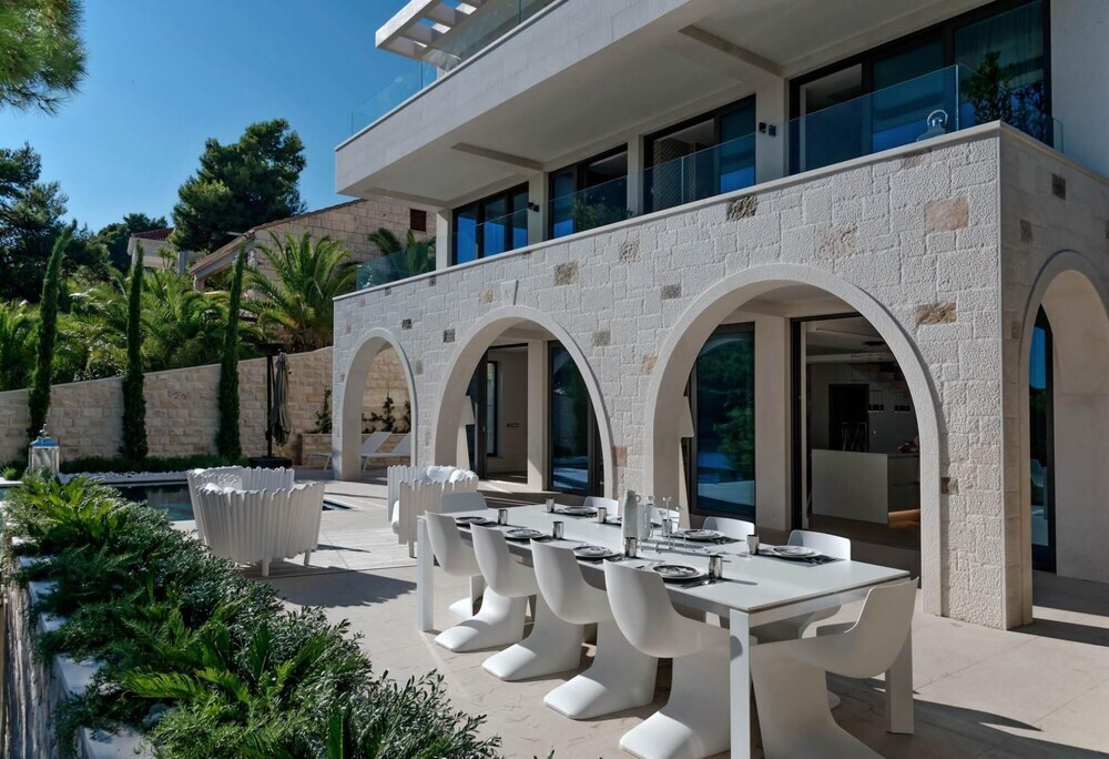 Villa Acona Selca Film Star Looks In A Glamorous Setting With Amazing — 4-Star Luxury Hotel in Selca, Croatia