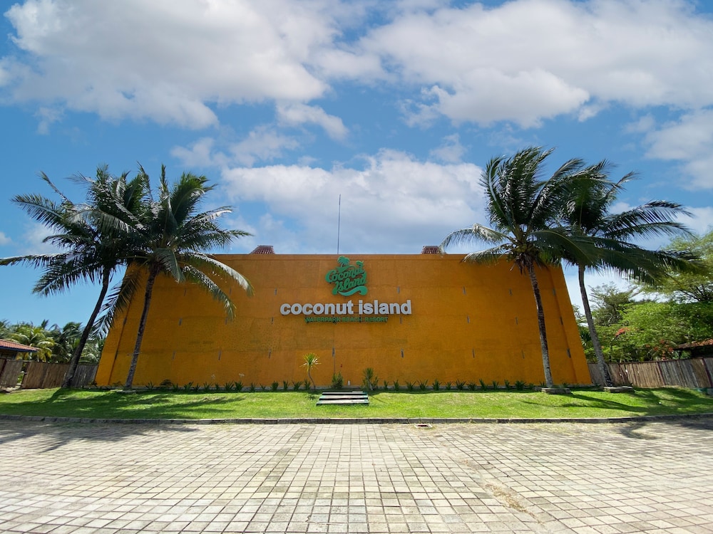 Avery Coconut Island Waterpark Beach Resort - carbon neutral hotel in Pandeglang