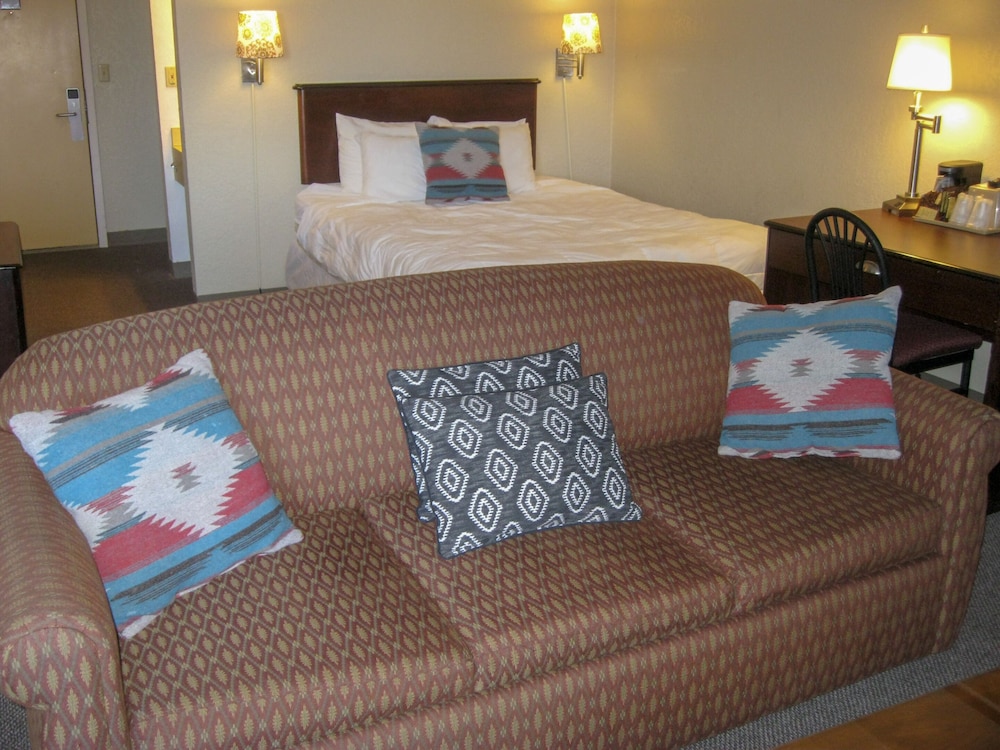 Cedar Hill Lodge - photo 13