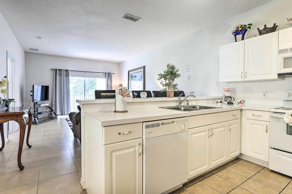 Kissimmee Condo with Resort Perks 5 Mi to Disney - photo 21