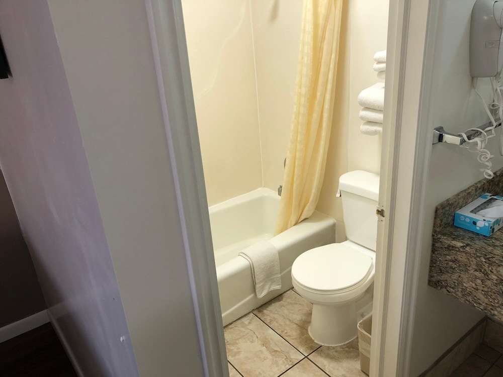 Ameri Stay Inn & Suites - photo 12