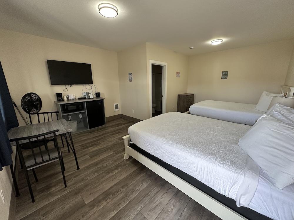 The Coastal Inn and Suites - photo 47