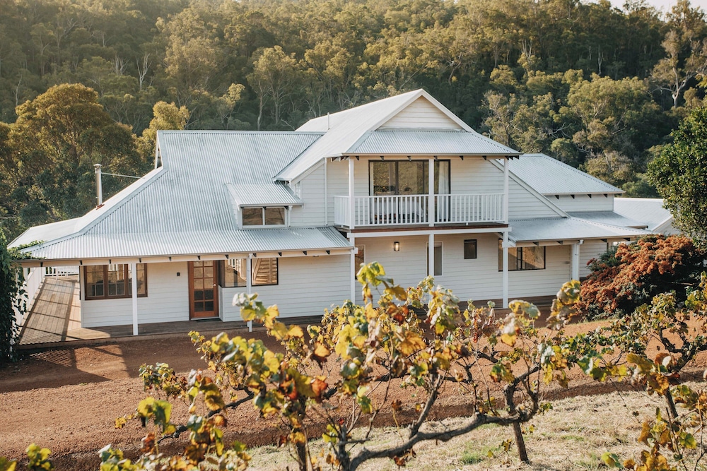 Ampersand Estates — 4-Star Luxury Hotel in Pemberton, Australia