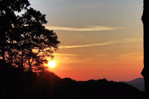 Mountain Retreat With Great View and Calm Winds — hotel in Burnsville