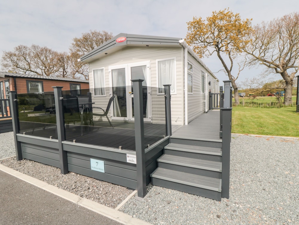 Lodge 7 Seabreeze Retreat — 4-Star Luxury Hotel in Bridlington, United Kingdom