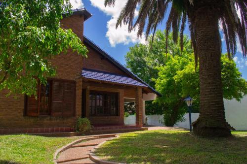 Amplio chalet en zona centro San José Entre Ríos — 4-Star Luxury Hotel in San Jose, Argentina