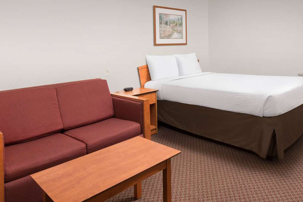 WoodSpring Suites San Antonio North Live Oak I 35 - photo 8
