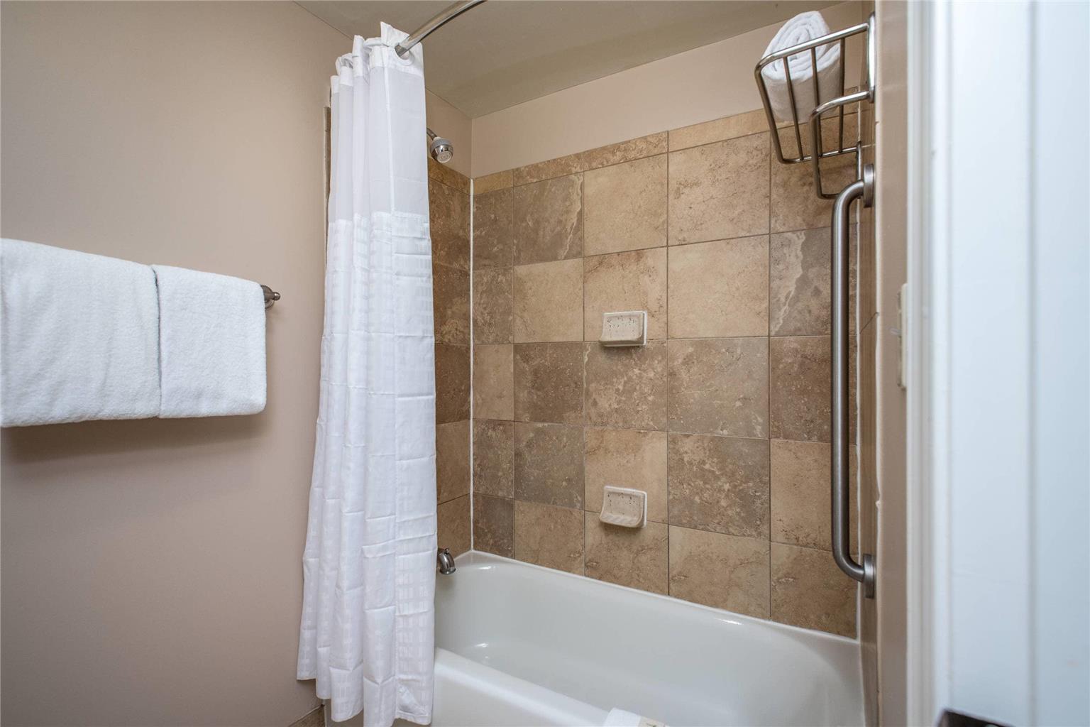 Arlington Court Suites a Clarion Collection Hotel - photo 11