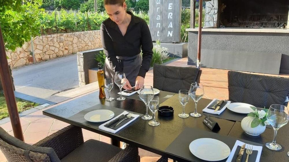 Mediteran Rooms in Jelsa, Croatia