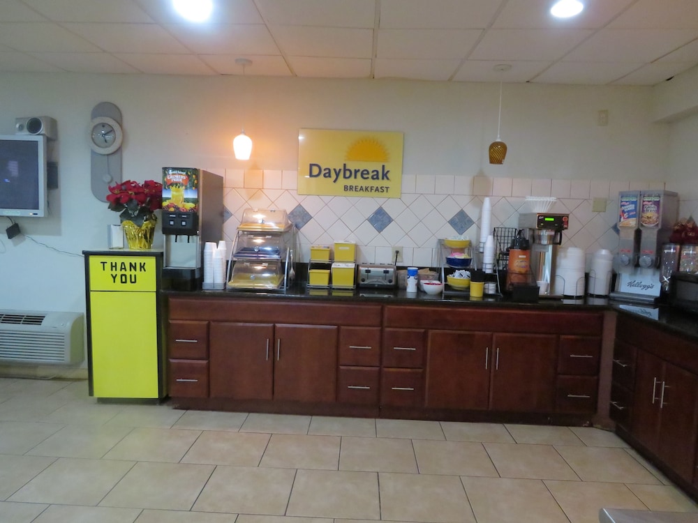 Days Inn by Wyndham Blytheville - photo 63