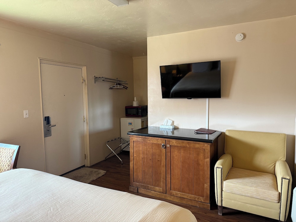 Canyonlands Motor Inn - photo 8