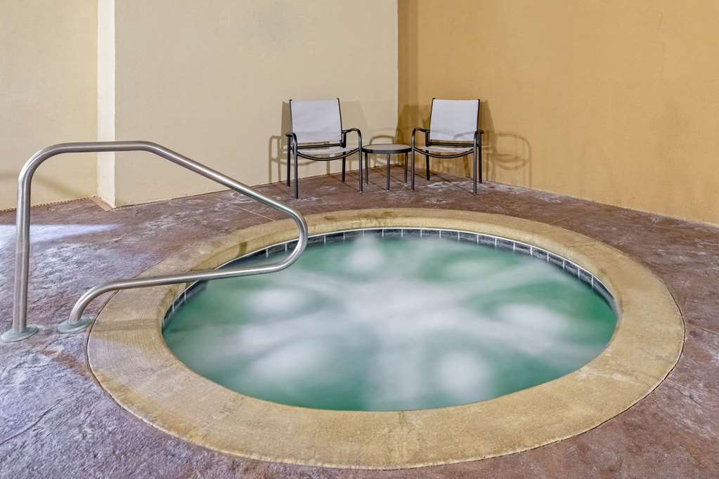 La Quinta Inn & Suites by Wyndham Weatherford OK - photo 5