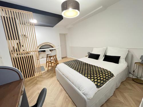 Le Studio Haslay Seraucourt En Plein Cœur de Ville de Bourges Charme de L Ancien Et Confort Contemporain in Bourges, France