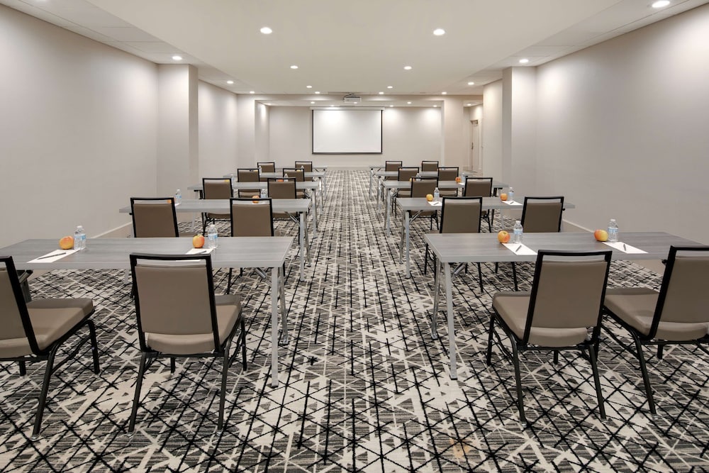 Embassy Suites by Hilton Atlanta Perimeter Center - photo 47
