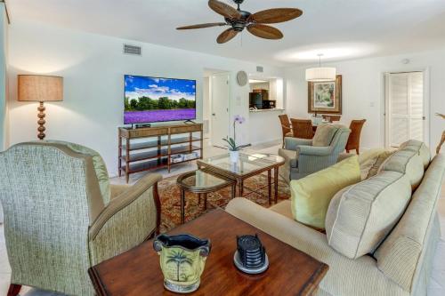Private beach & kayaking — 4-Star Luxury Hotel in Bonita Springs, United States
