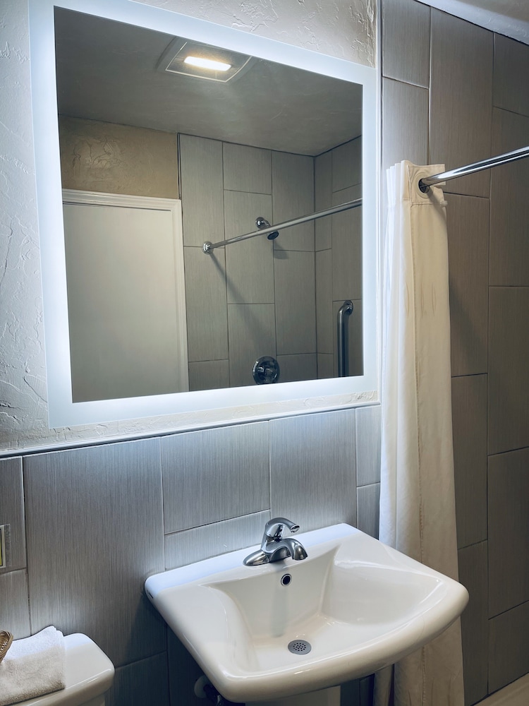 Century 21 Motel - photo 27