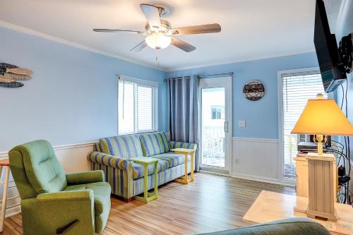 1st floor pool view condo with outdoor pool beach access balcony W D & AC — 4-Star Luxury Hotel in Atlantic Beach, United States