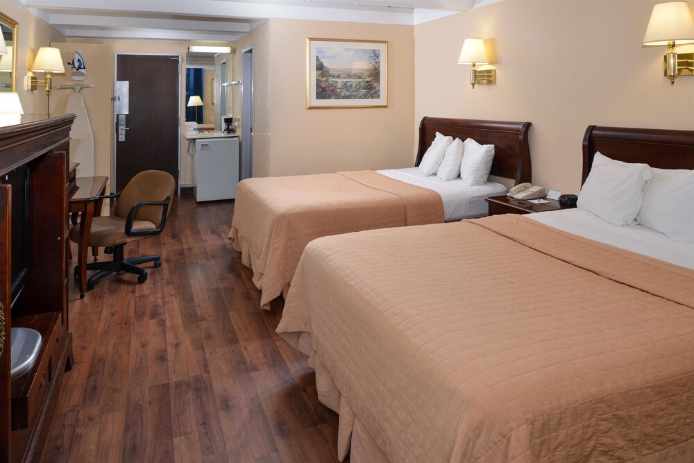 Americas Best Value Inn Campus View - photo 15