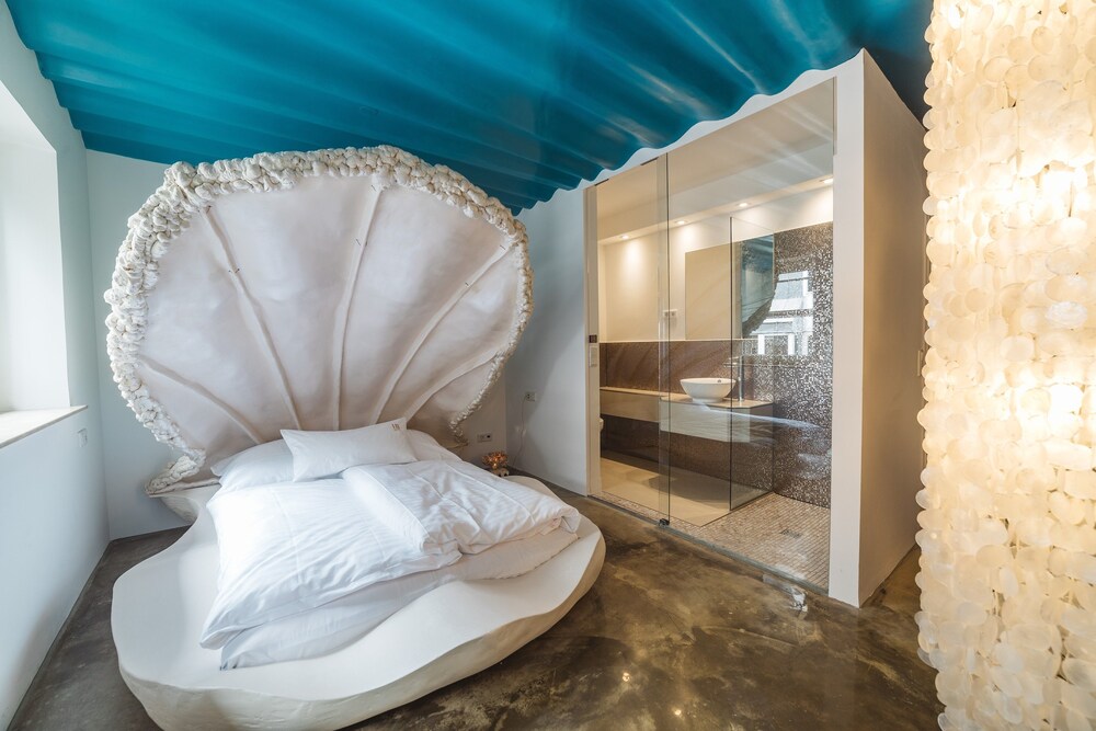 18Arts Hotel Living in a Gallery — 4-Star Luxury Hotel in Koeln, Germany