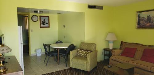 Westernaire Motel - photo 39