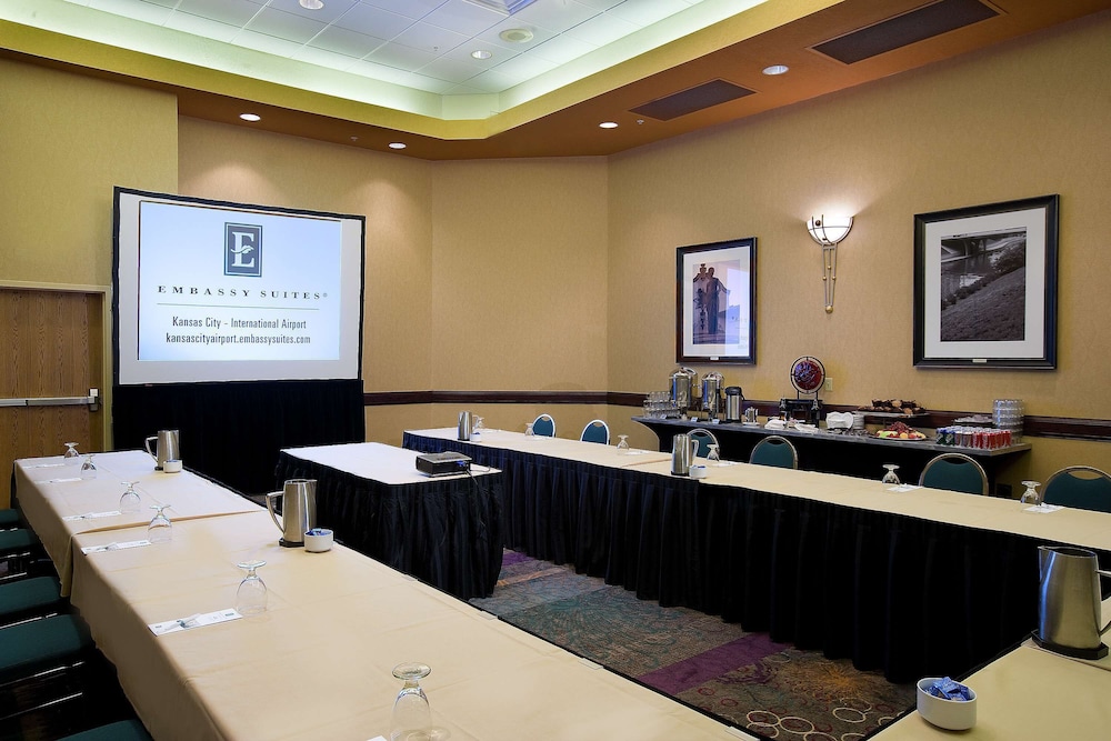 Embassy Suites by Hilton Kansas City International Airport - photo 64