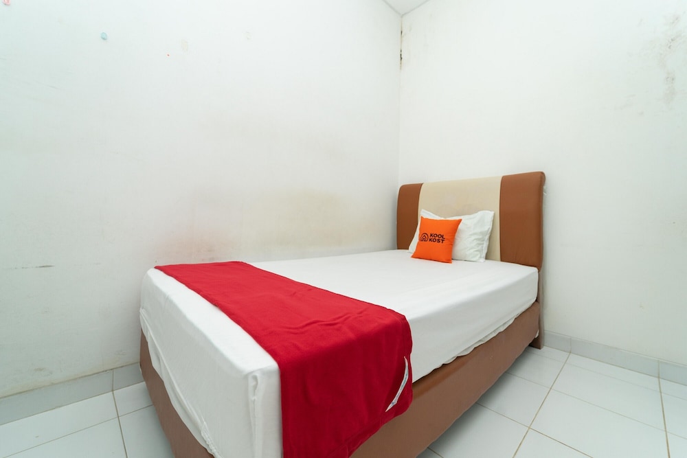 KoolKost Syariah near Summarecon Mall Serpong in Tangerang, Indonesia