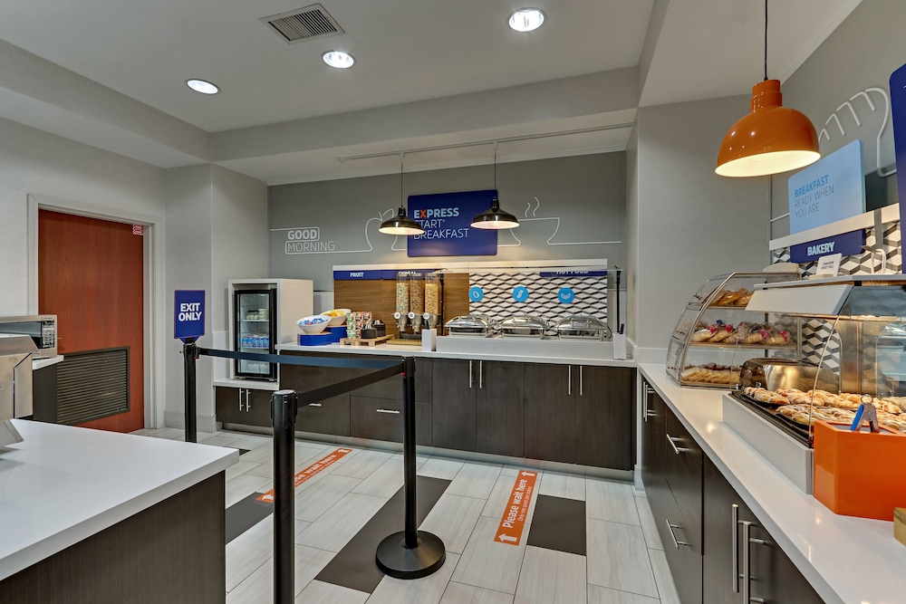 Holiday Inn Express Hotel & Suites Weatherford by IHG - photo 64
