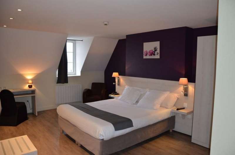 Brit Hotel Du Dauphin L’Aigle in Dreux, France