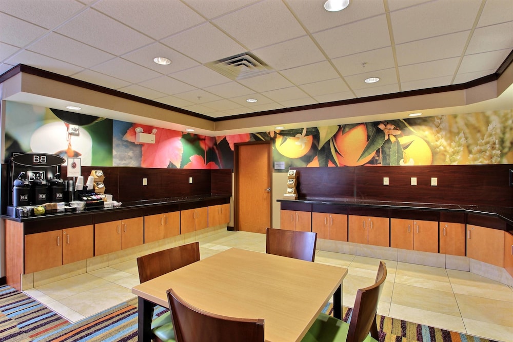 Fairfield Inn & Suites by Marriott Milwaukee Airport - photo 73