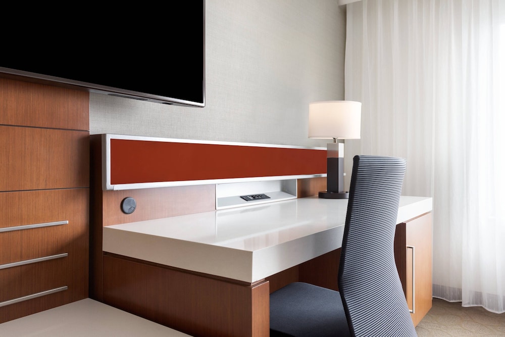 Delta Hotels by Marriott Indianapolis Airport - photo 6