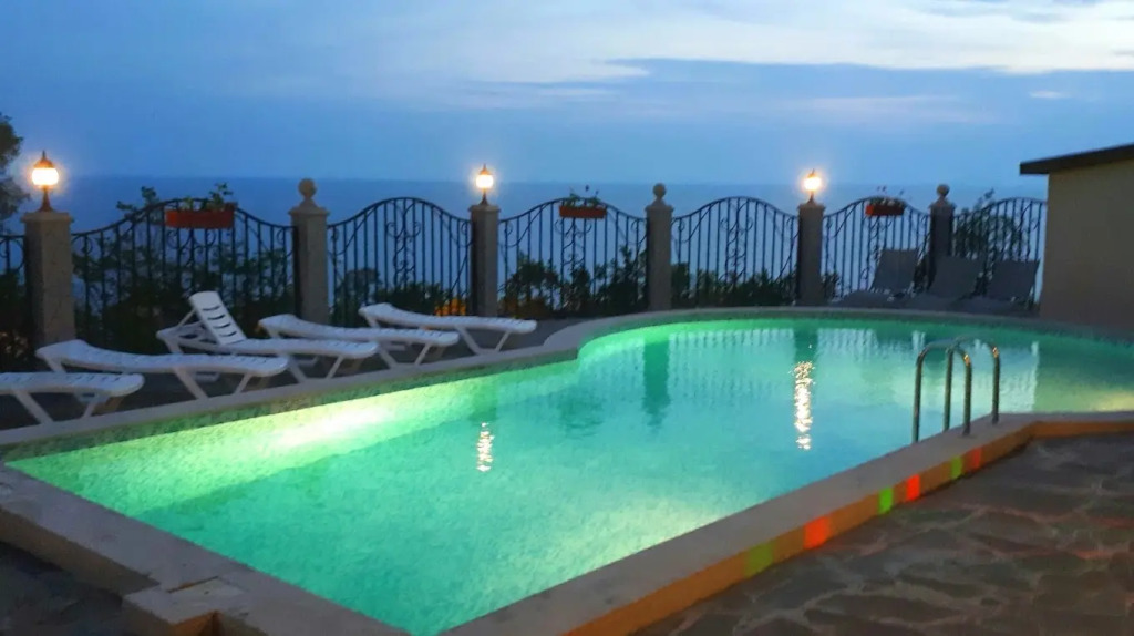 Loo De Luxe Hotel - carbon neutral hotel in Sochi