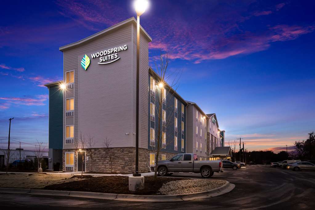 WoodSpring Suites Detroit Madison Heights - photo 6