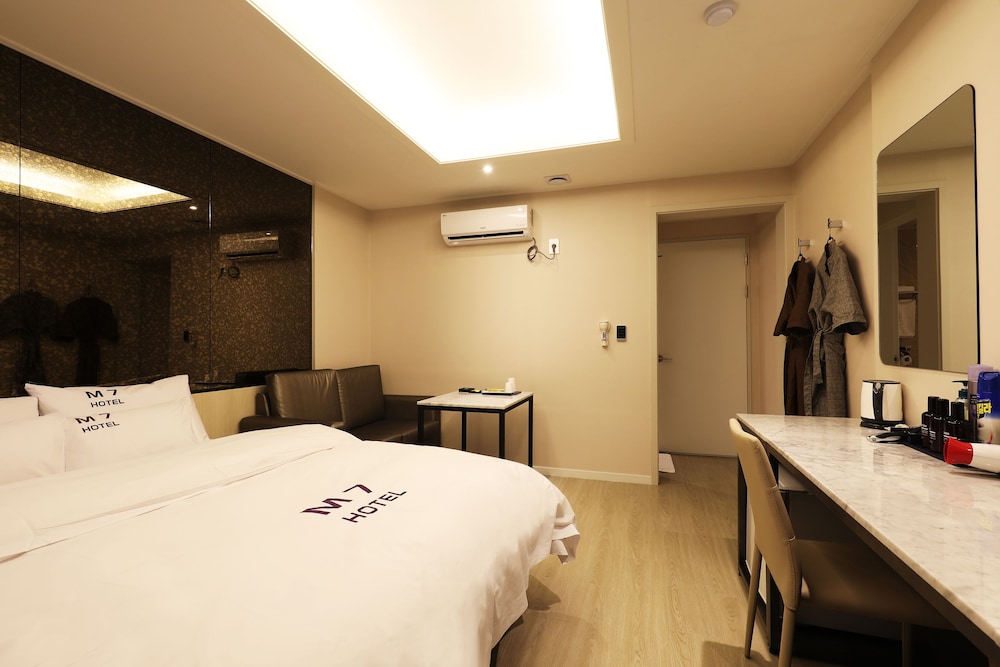 M7 hotel - carbon neutral hotel in Unknown City