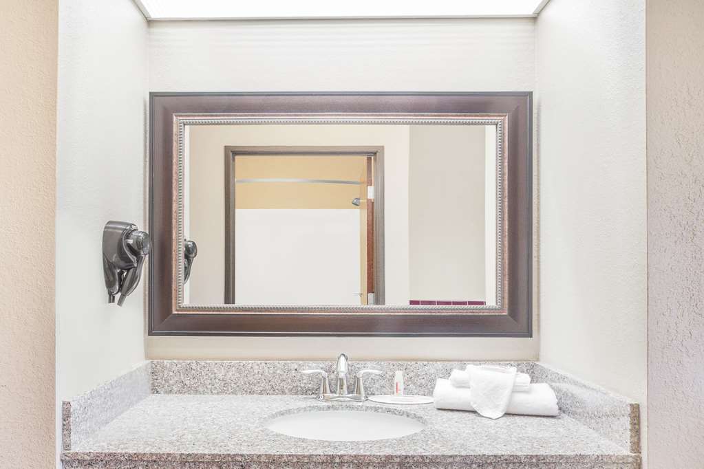 Super 8 by Wyndham Central City - photo 7