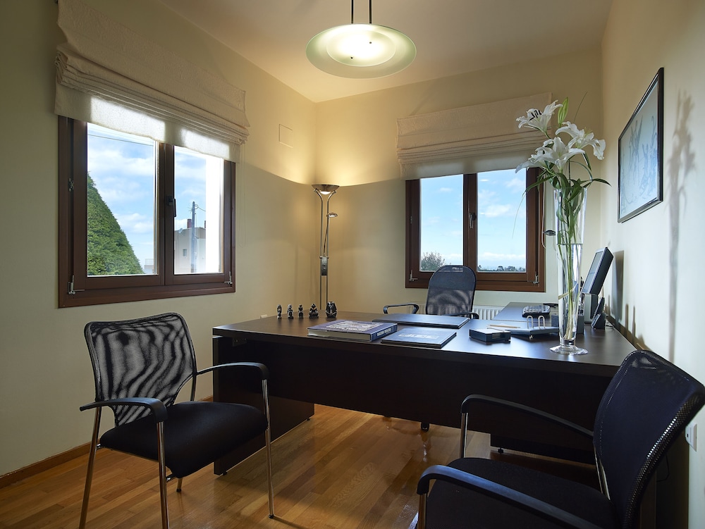 Villa Margarita — 5-Star Luxury Hotel in Episkopi, Greece