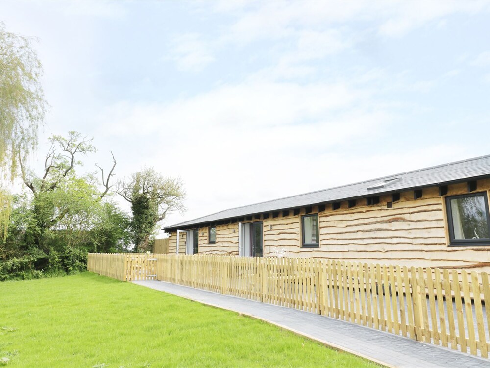 Willow Lodge — 4-Star Luxury Hotel in Evesham, United Kingdom