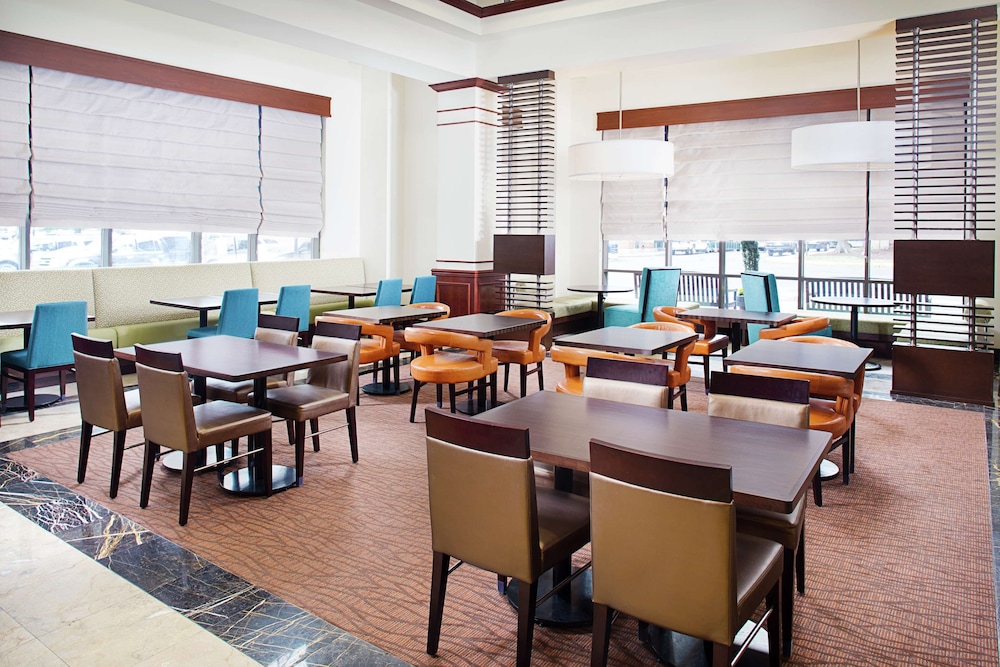 Hilton Garden Inn Virginia Beach Town Center - photo 34