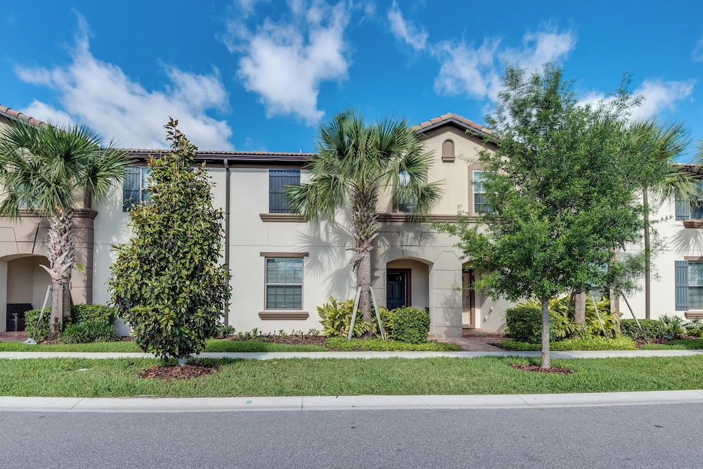 Townhome W private Pool & Free On site Water Park - photo 24