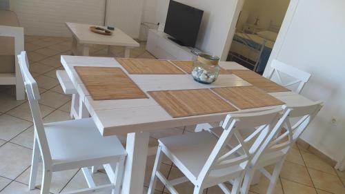 Beach House Paraporti — 4-Star Luxury Hotel in Andros, Greece