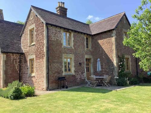 Former school cottage near Bridgnorth — 4-Star Luxury Hotel in Bridgnorth, United Kingdom