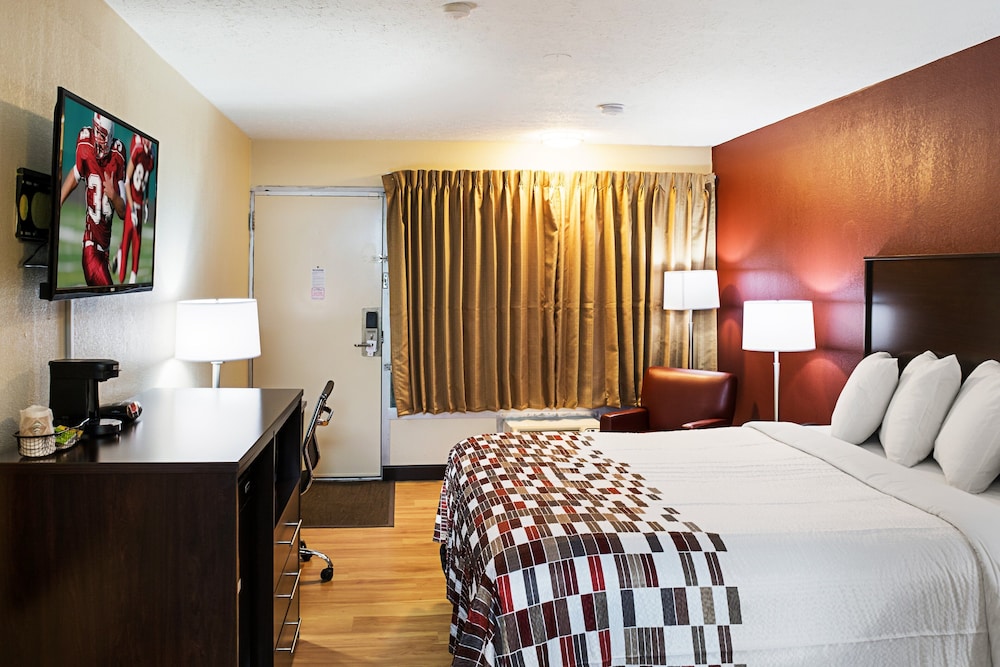 Red Roof Inn Indianapolis Castleton - photo 16