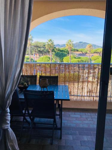 Adorable Studio 3 Personnes Hyeres Port Plages in Hyeres, France