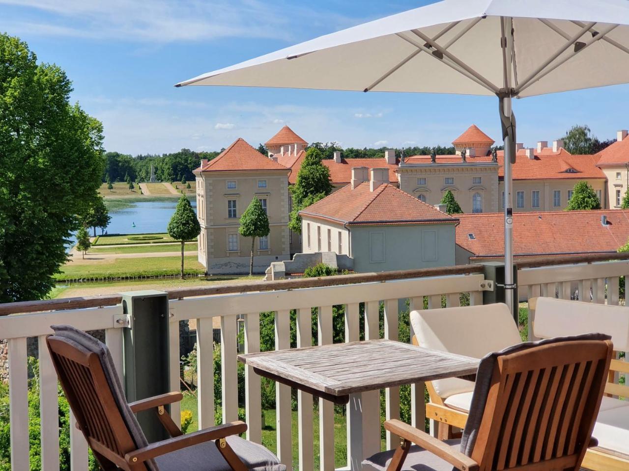 LoggiaHaus am Schloss 5 Ferienwohnungen teils mit Schloss und Seeblick — 4-Star Luxury Hotel in Rheinsberg, Germany